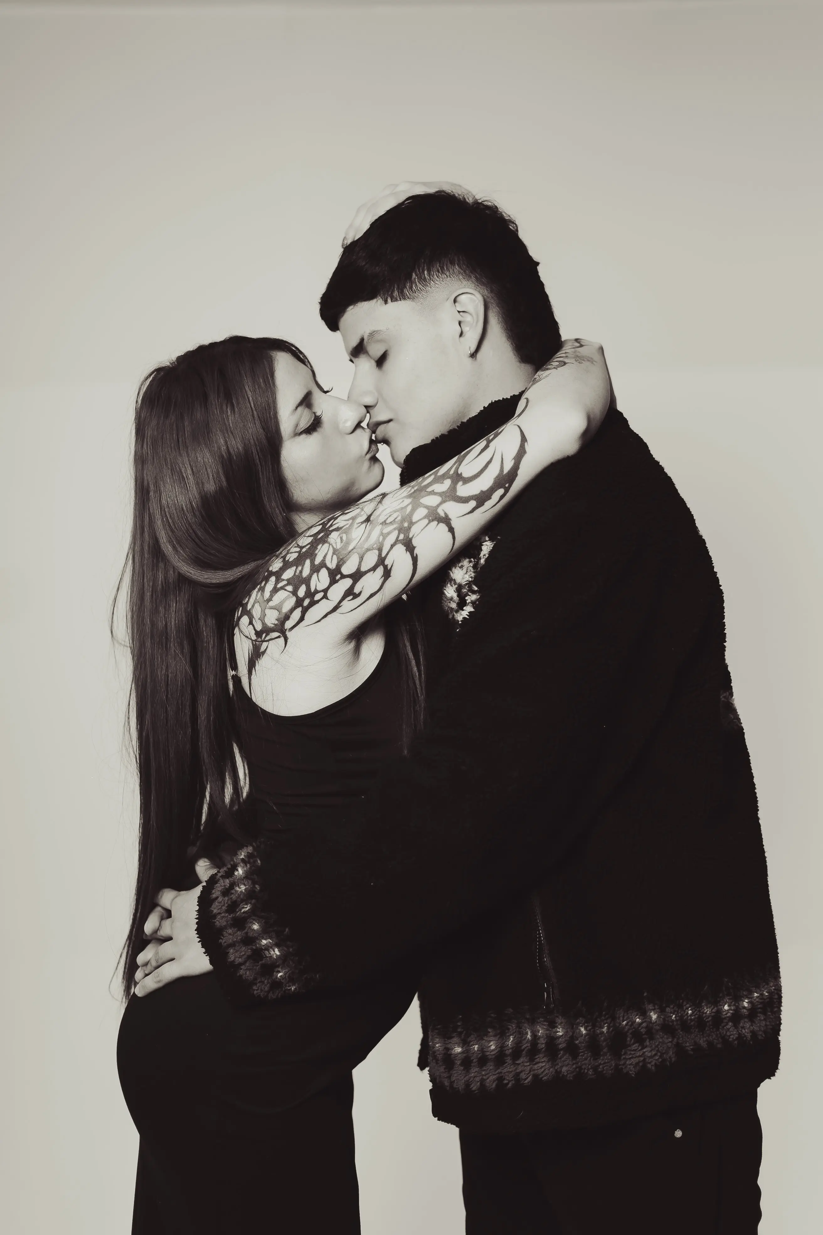 Fondo DAHOUSE - LyJ-beso.webp